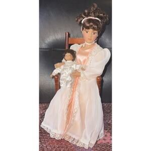 DOLL Avon Special Memories “Mother’s Day 2001” Collectible Lissette (Hispanic)